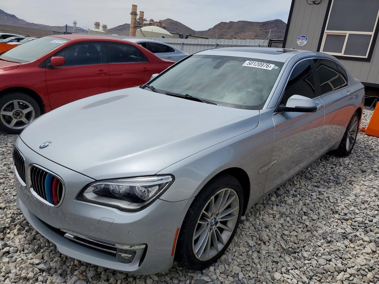 2015 BMW 750 Li - zdjęcie główne