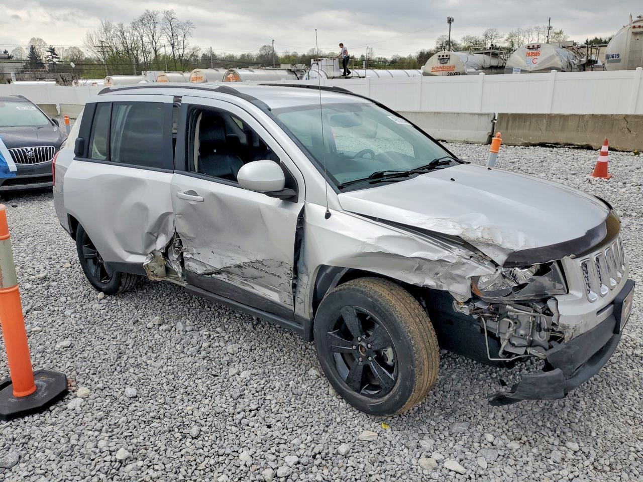 2014 Jeep Compass Latitude - zdjęcie 4