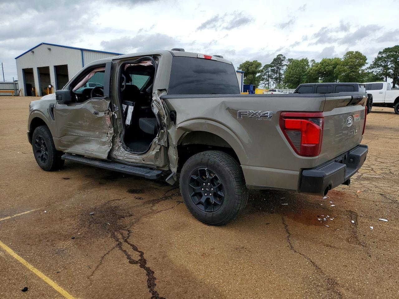2025 Ford F150 Stx - zdjęcie 2