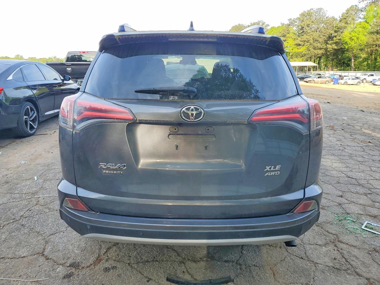 2017 Toyota Rav4 Xle - zdjęcie 6