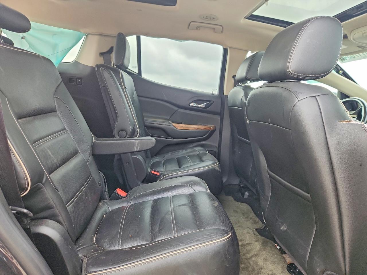 2017 GMC Acadia Denali - zdjęcie 10