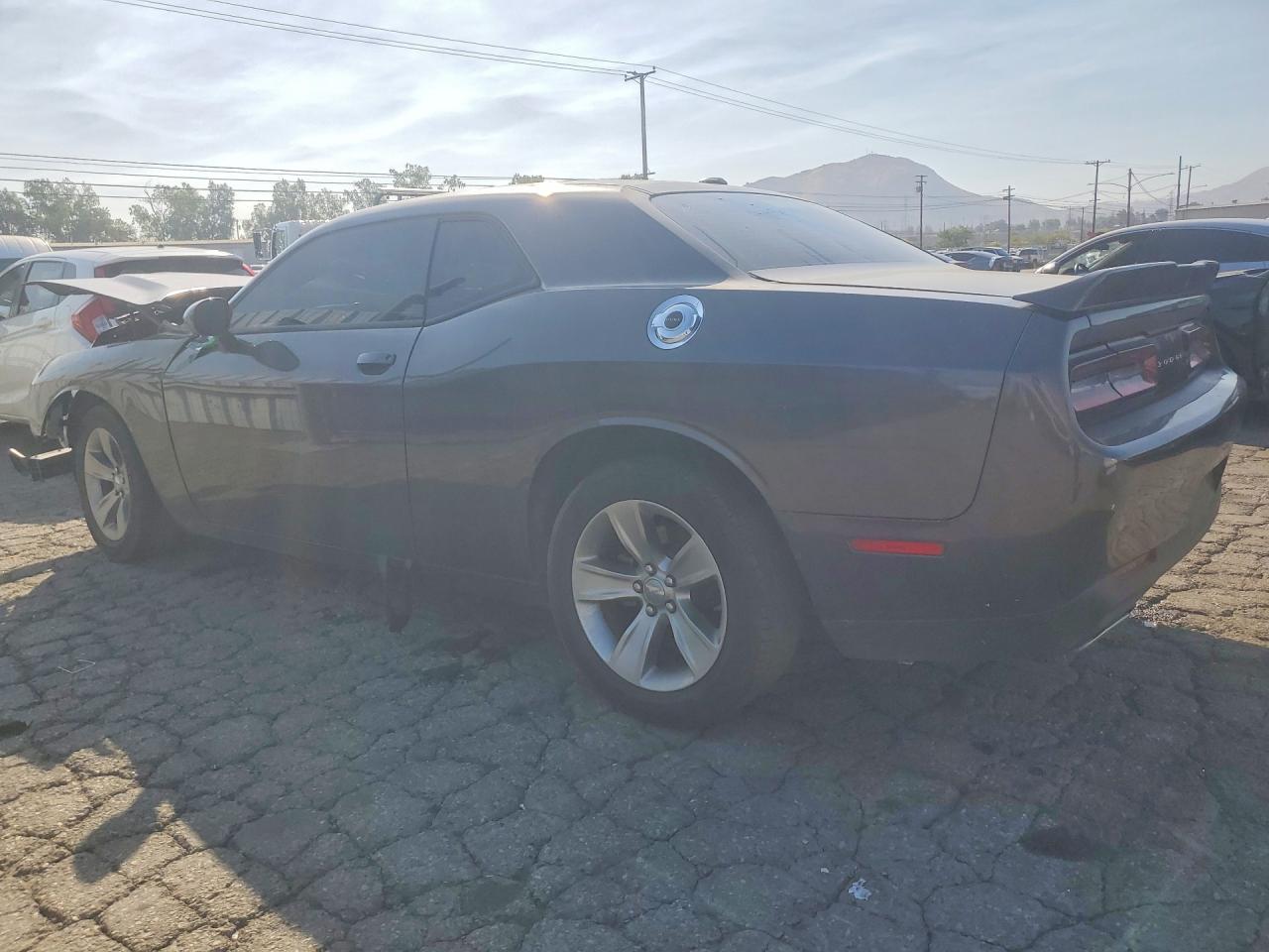 2022 Dodge Challenger Sxt - zdjęcie 2