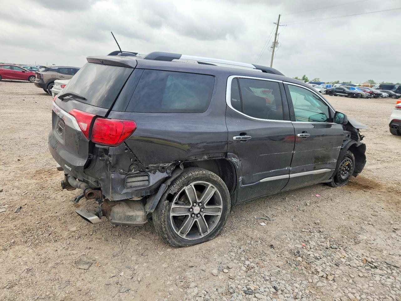 2017 GMC Acadia Denali - zdjęcie 3