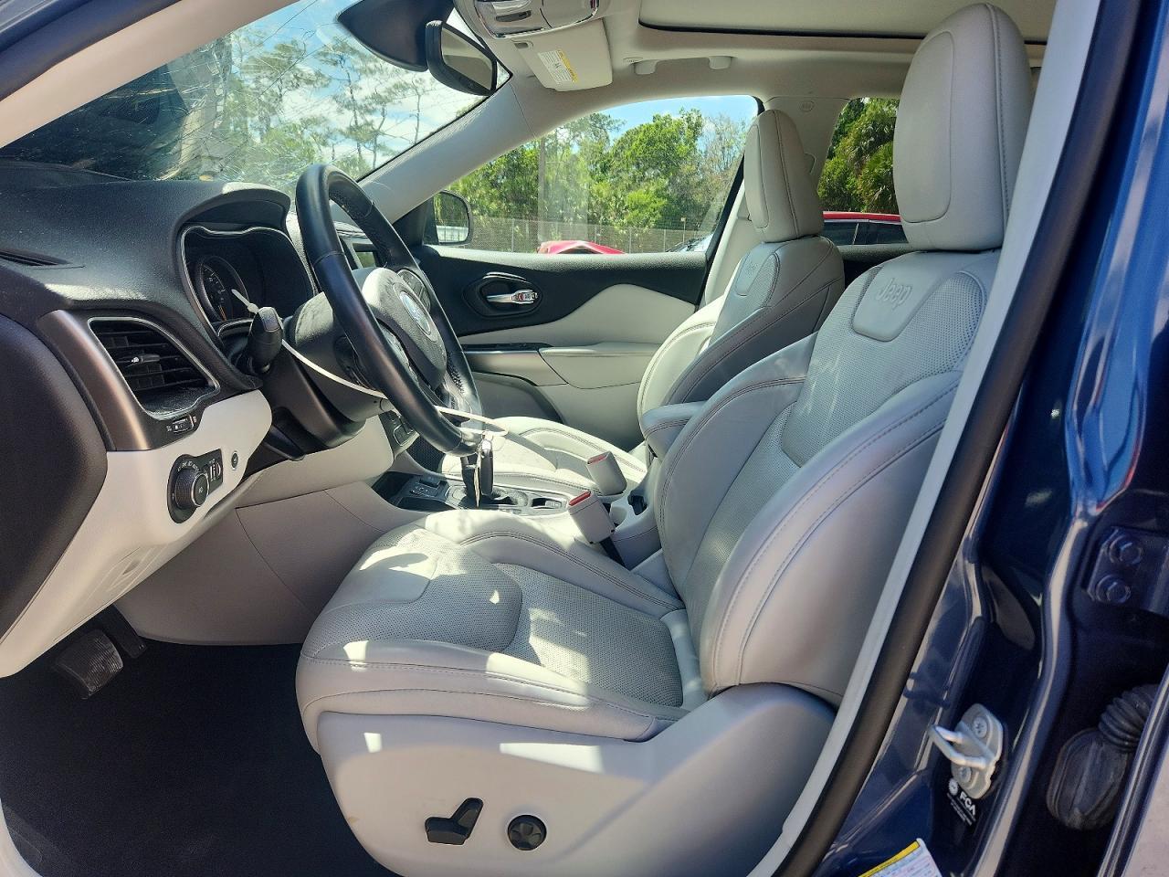 2021 Jeep Cherokee Latitude Lux - zdjęcie 7