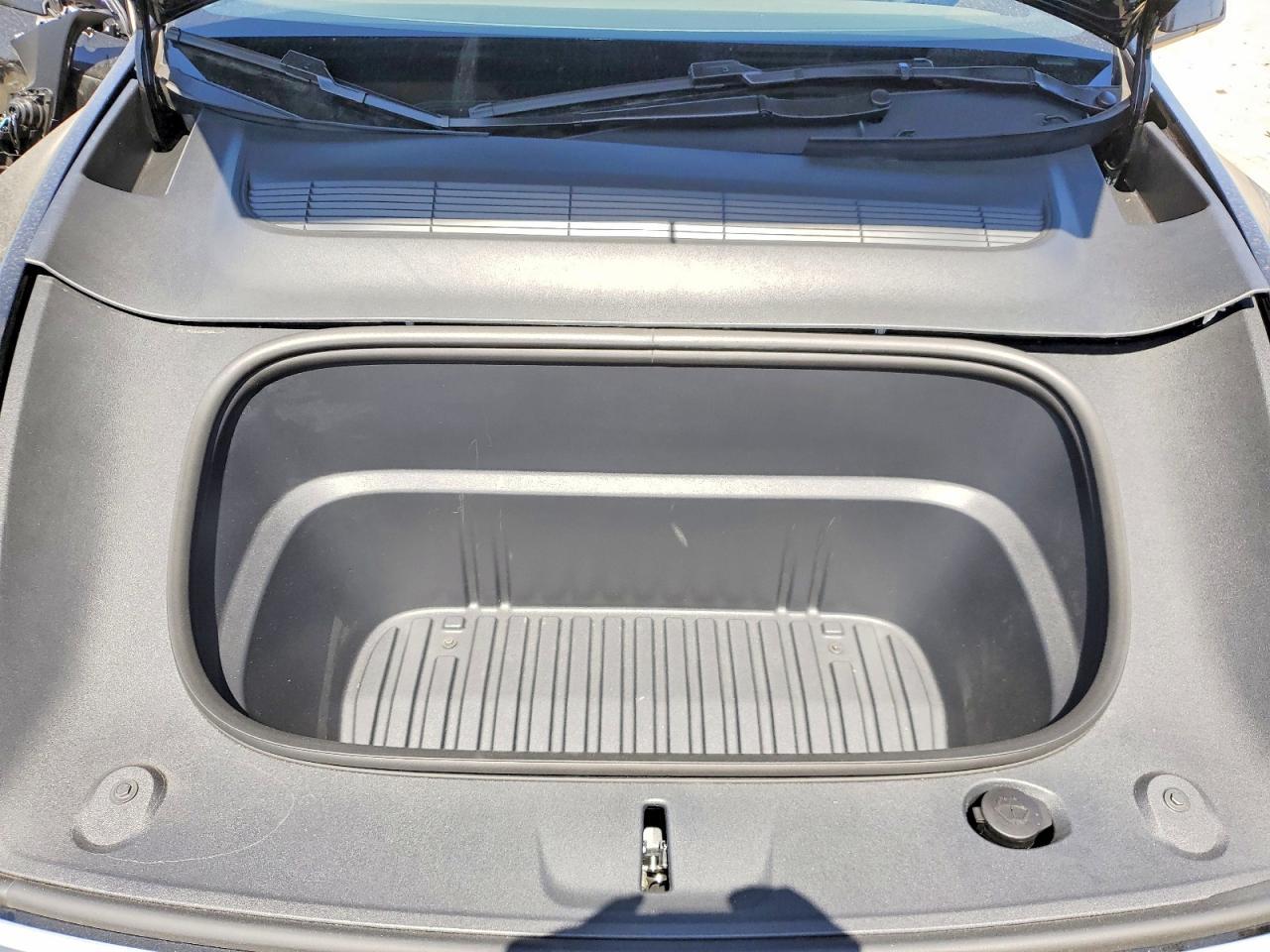 2026 Tesla Model Y - zdjęcie 11