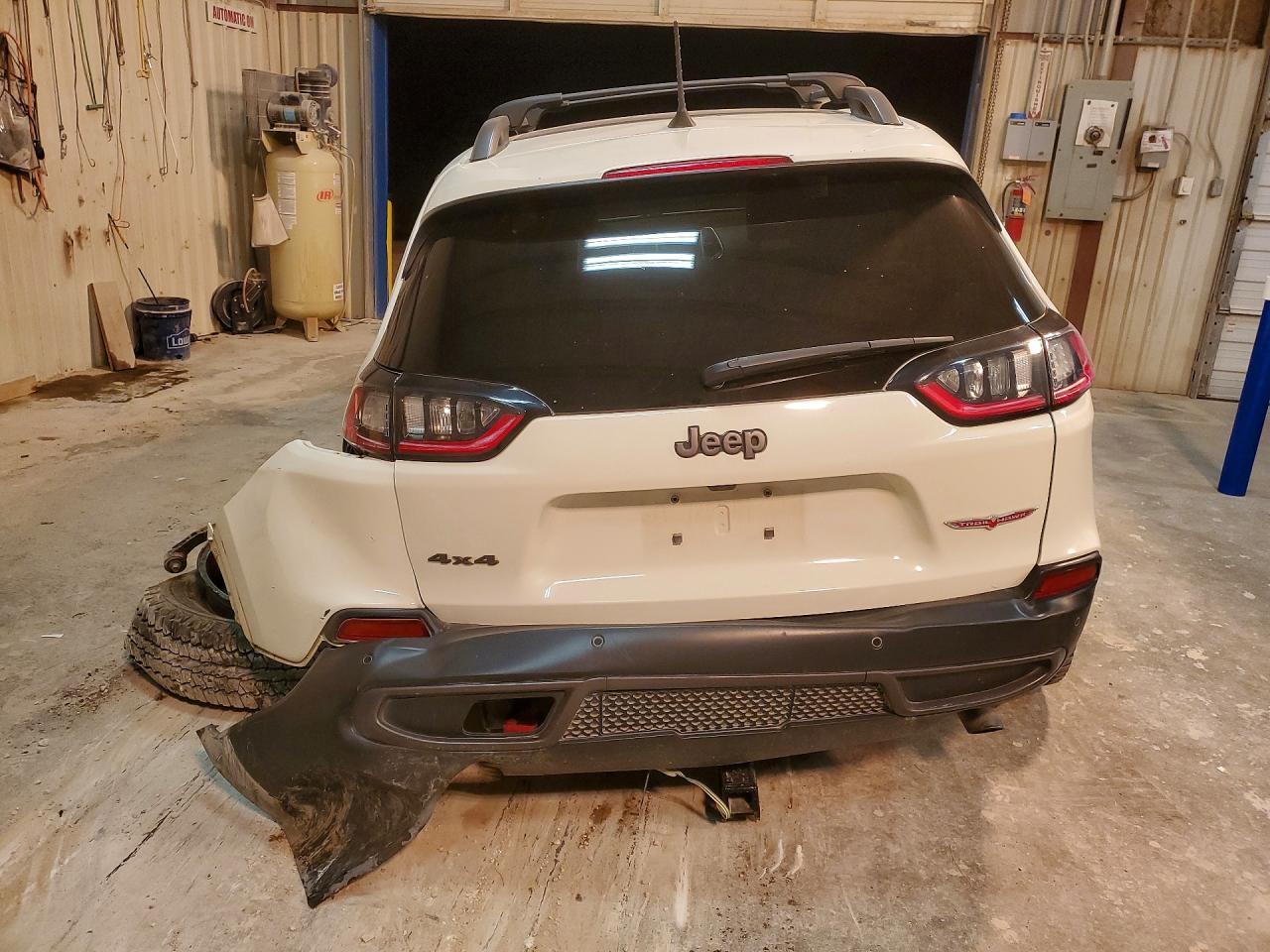 2019 Jeep Cherokee Trailhawk - zdjęcie 6