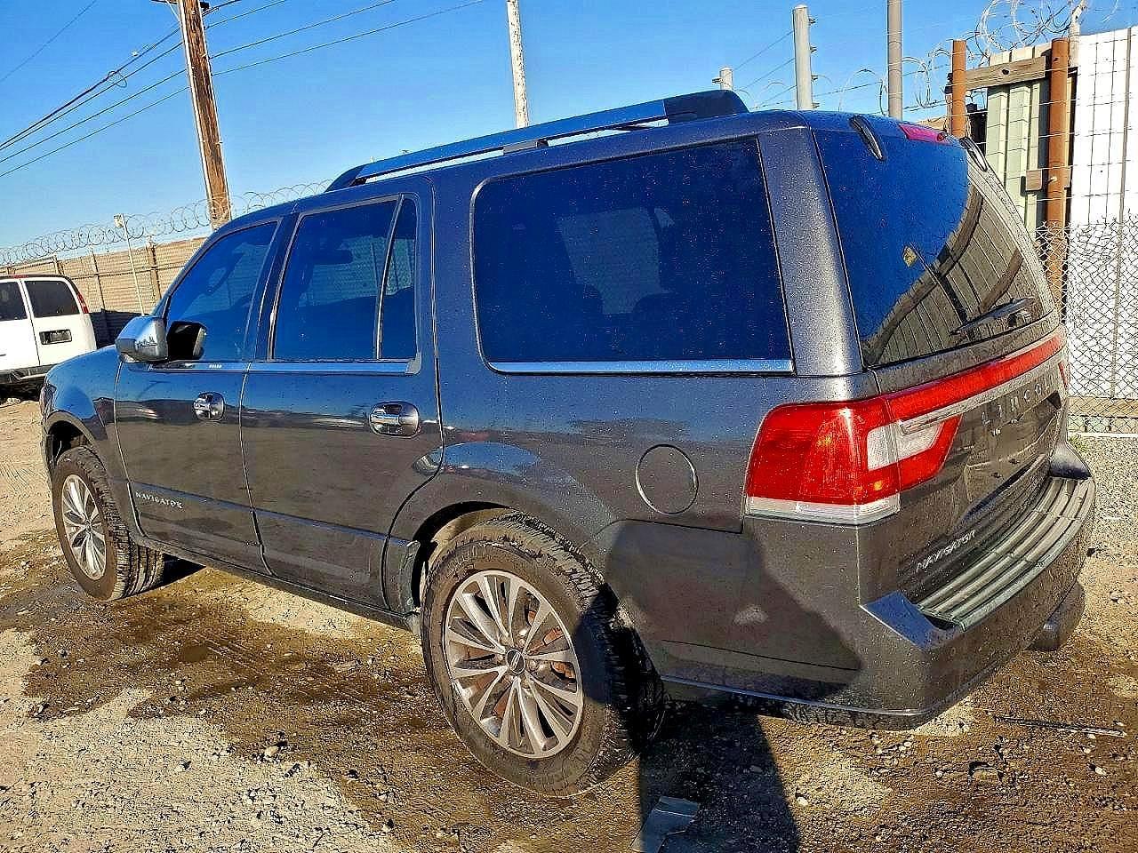 2015 Lincoln Townhouse Navigator - zdjęcie 2