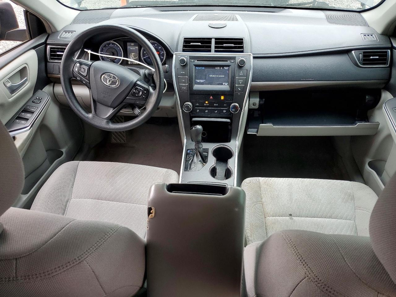 2017 Toyota Camry Le - zdjęcie 8