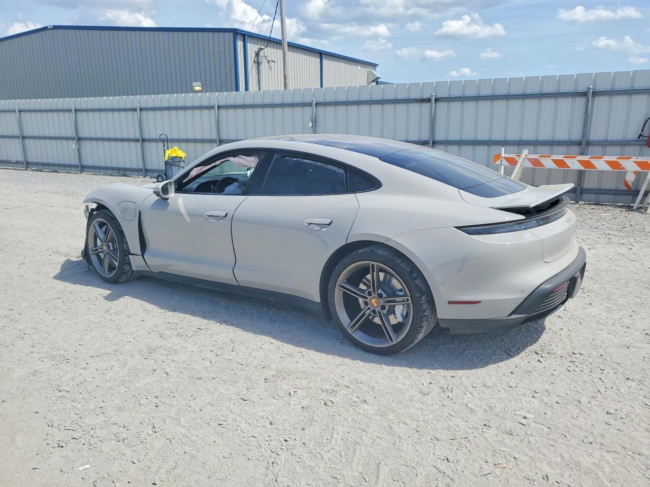 2024 Porsche Taycan - zdjęcie 2