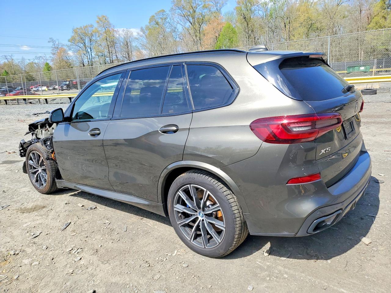 2023 BMW X5 xDrive45E - zdjęcie 2