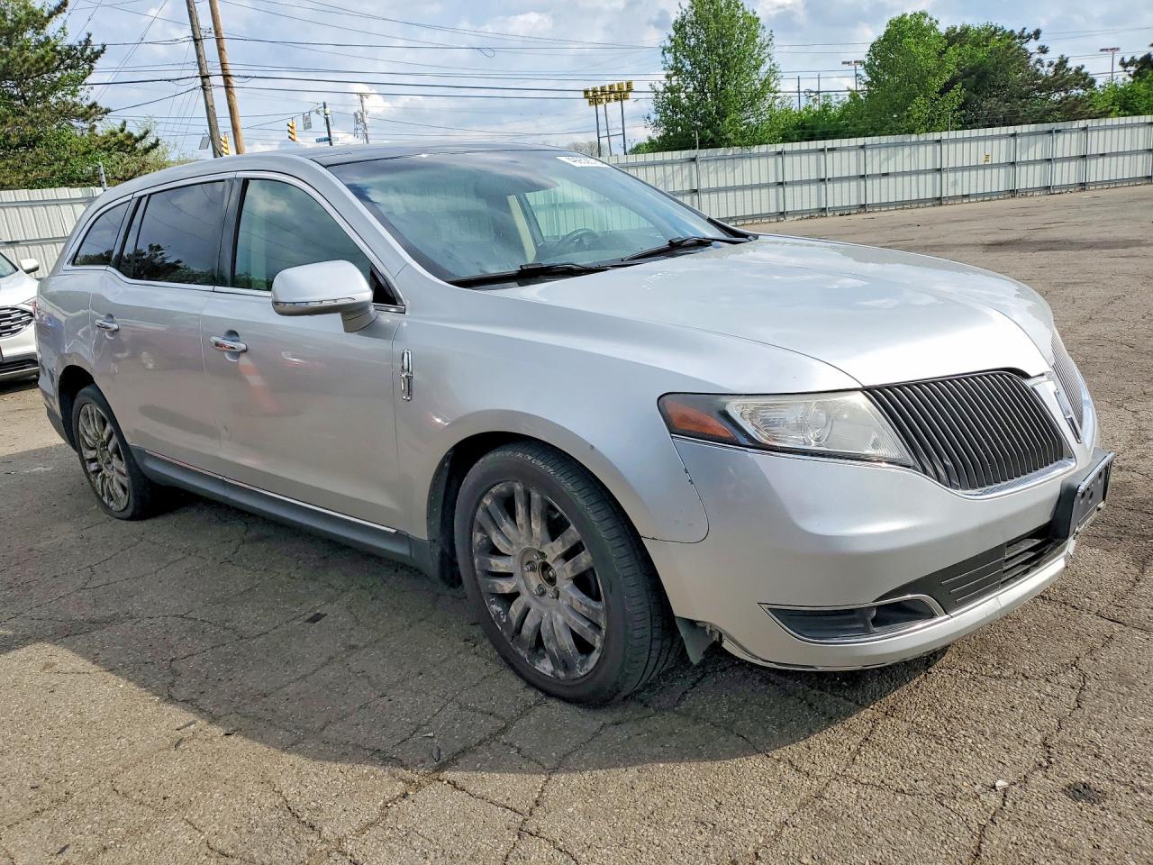 2016 Lincoln Mkt - zdjęcie 4