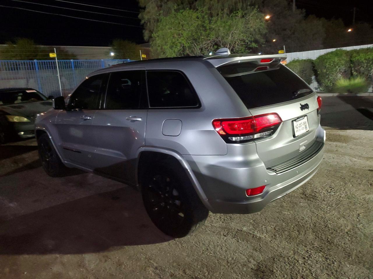 2021 Jeep Grand Cherokee Laredo - zdjęcie 2