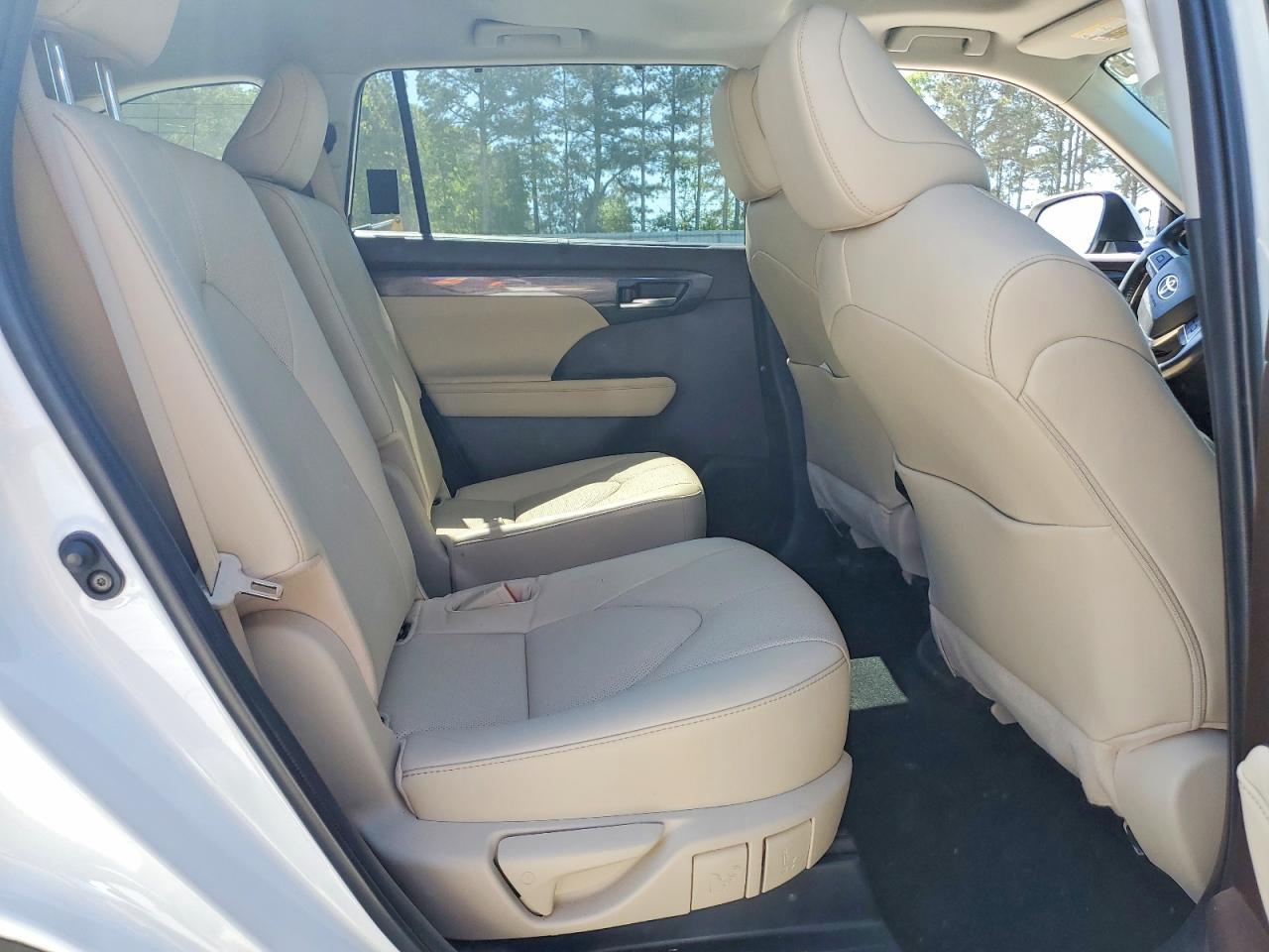 2022 Toyota Highlander Hybrid Platinum - zdjęcie 11
