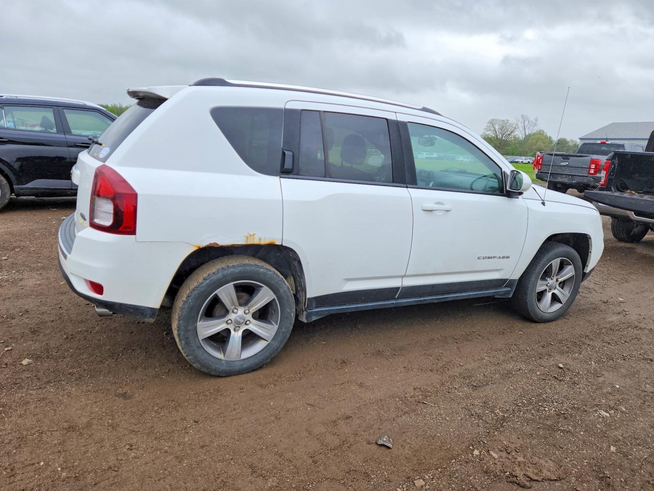 2016 Jeep Compass Latitude - zdjęcie 3
