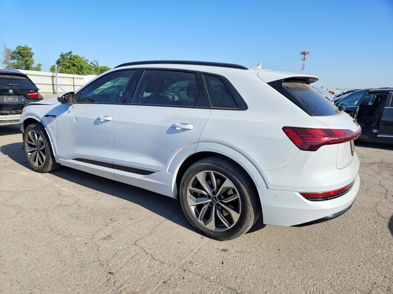 2021 Audi E-Tron Premium Plus - zdjęcie 2