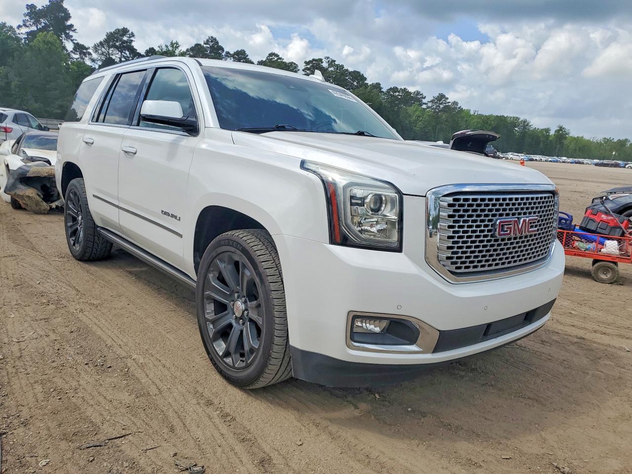2017 GMC Yukon Denali - zdjęcie 4