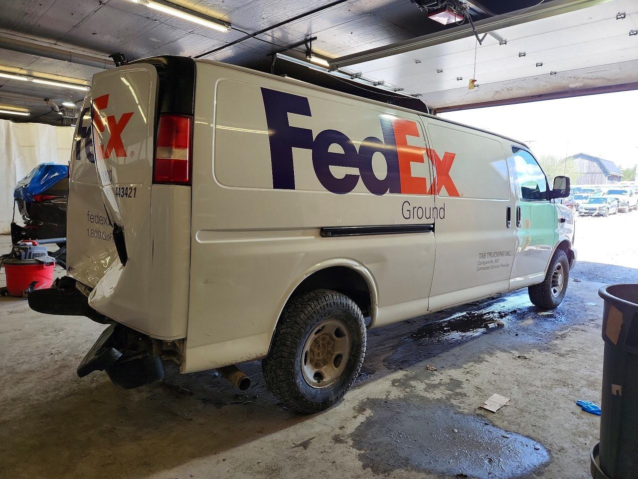 2015 Chevrolet Express G2500 - zdjęcie 3