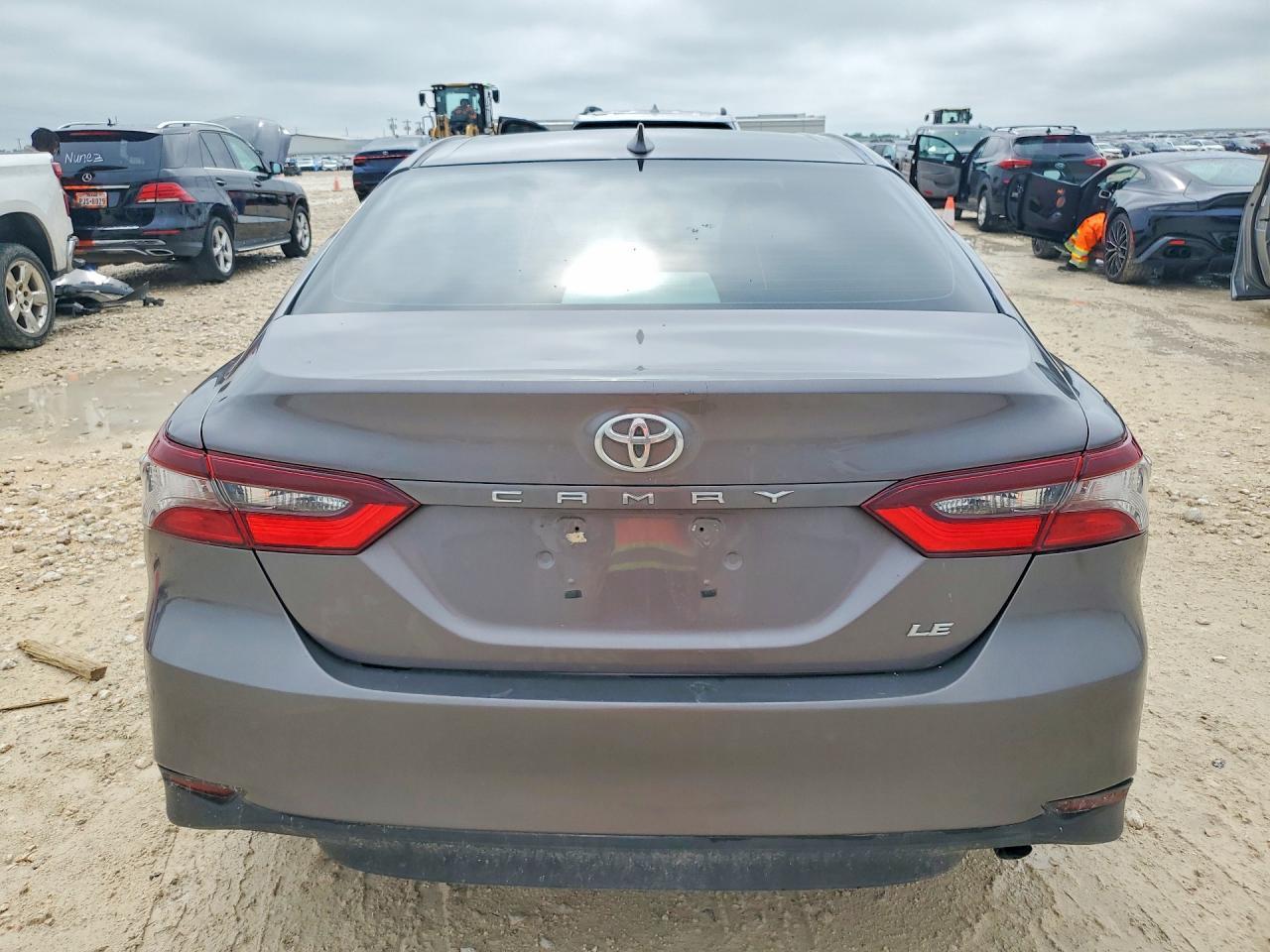2022 Toyota Camry Le - zdjęcie 6