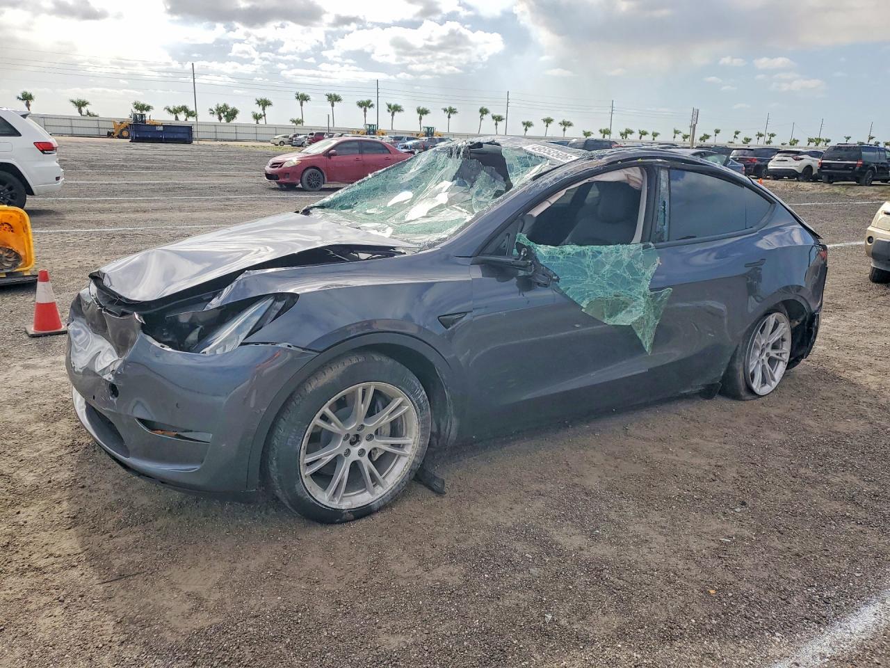 2021 Tesla Model Y - zdjęcie główne