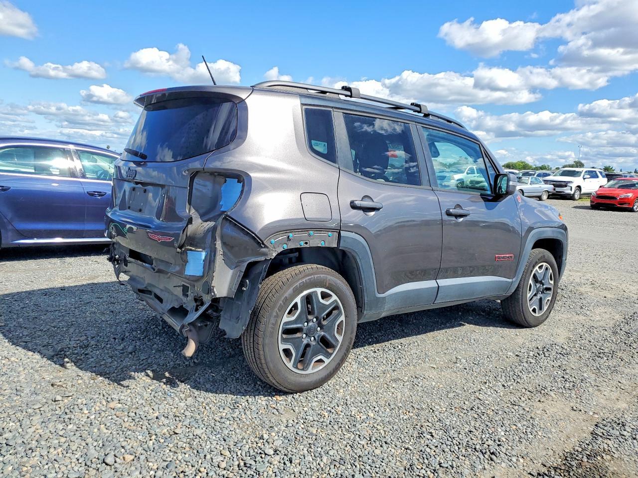 2016 Jeep Renegade Trailhawk - zdjęcie 3