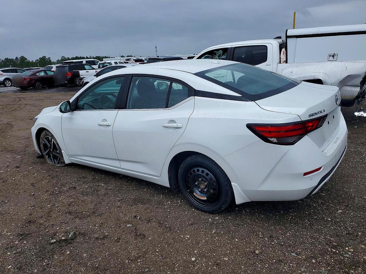 2025 Nissan Sentra Sv - zdjęcie 2