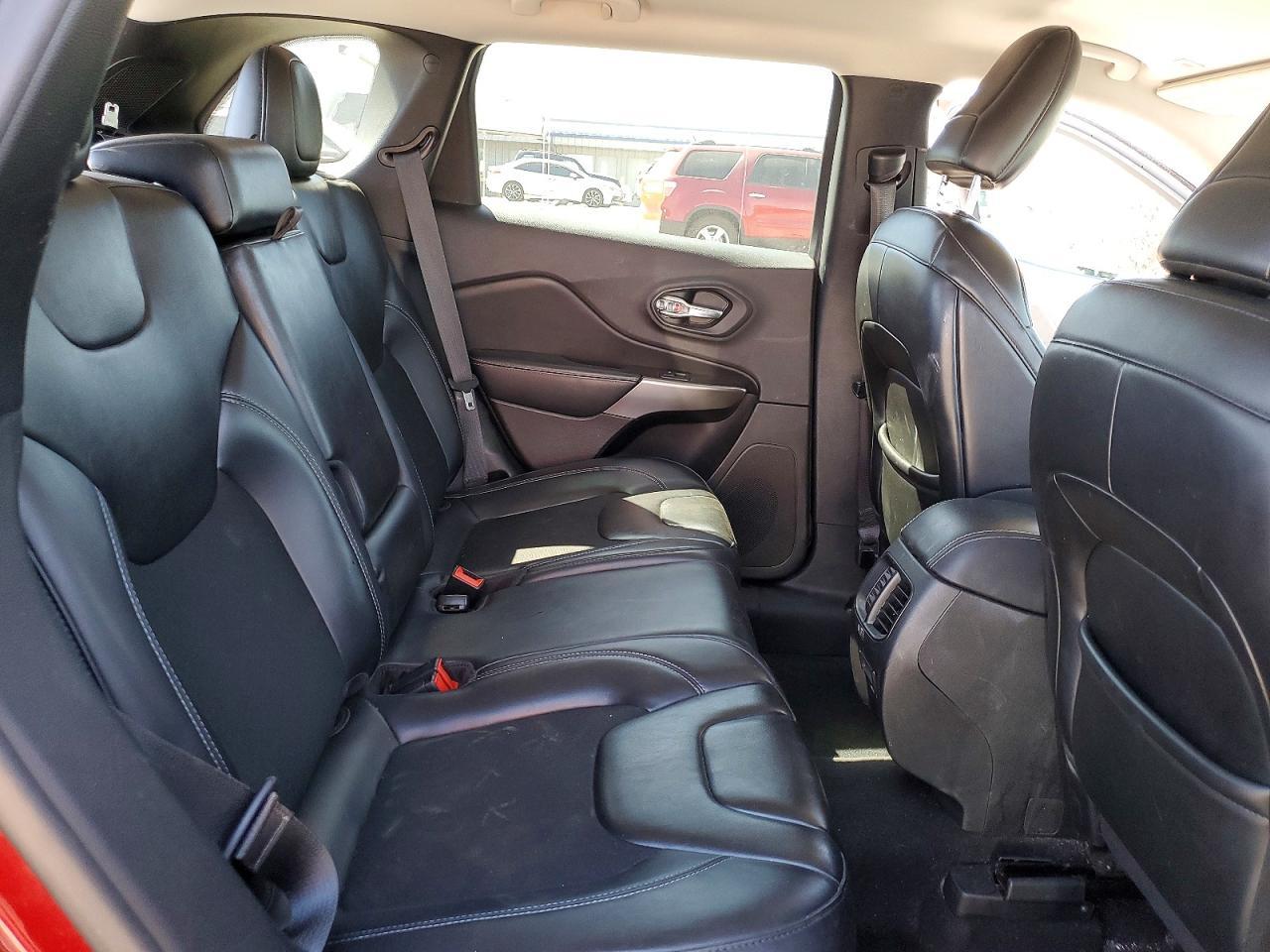 2019 Jeep Cherokee Latitude Plus - zdjęcie 10