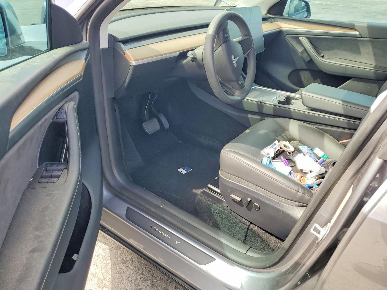 2024 Tesla Model Y - zdjęcie 8