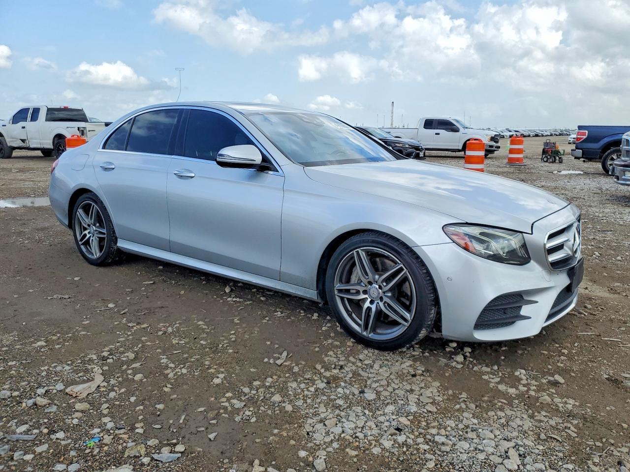 2017 Mercedes-Benz E 300 - zdjęcie 4