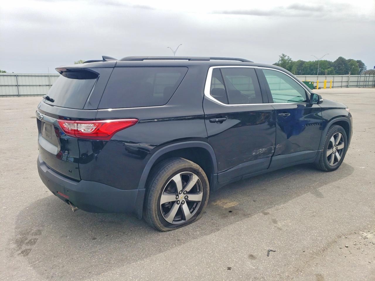 2021 Chevrolet Traverse Lt - zdjęcie 3