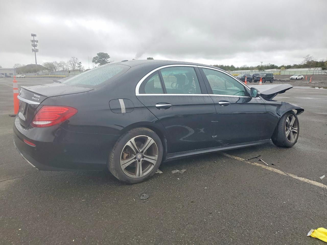 2017 Mercedes-Benz E 300 4Matic - zdjęcie 3