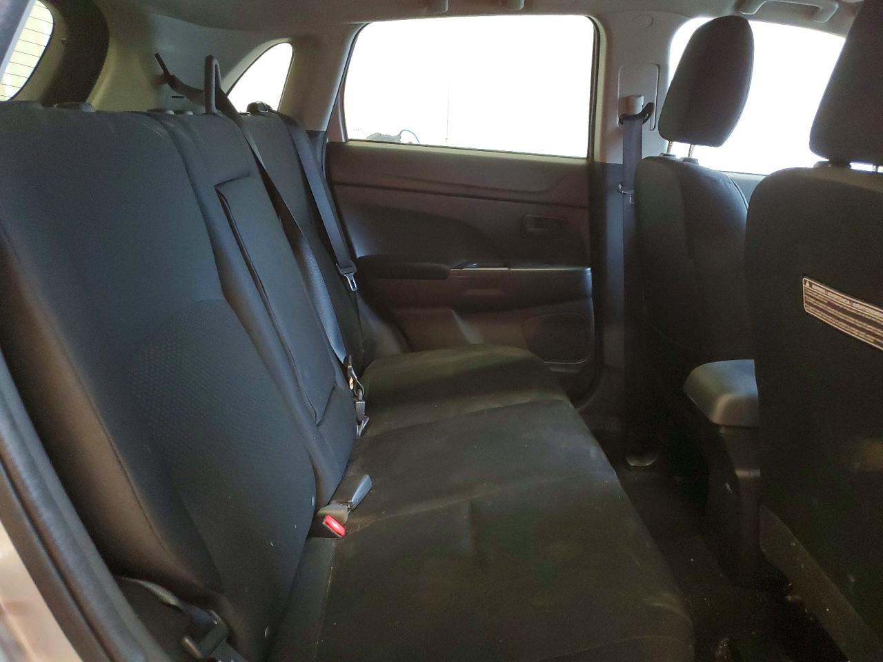 2014 Mitsubishi Outlander Sport Es - zdjęcie 11