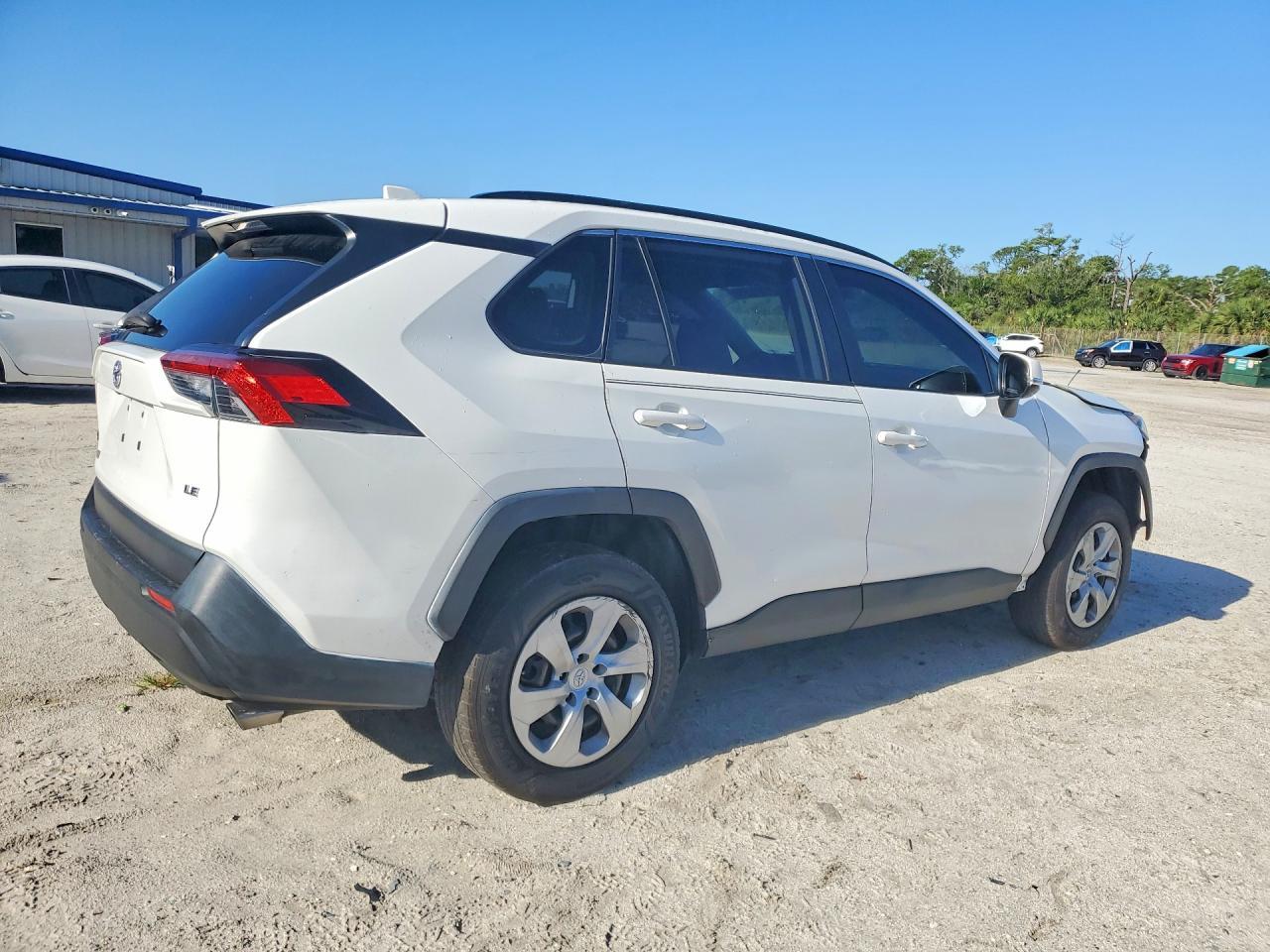 2019 Toyota Rav4 Le - zdjęcie 3