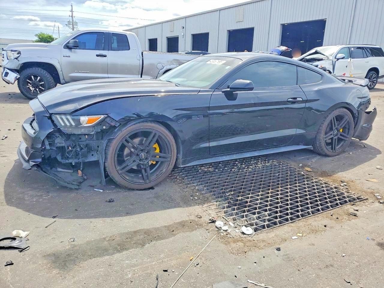 2017 Ford Mustang - zdjęcie główne