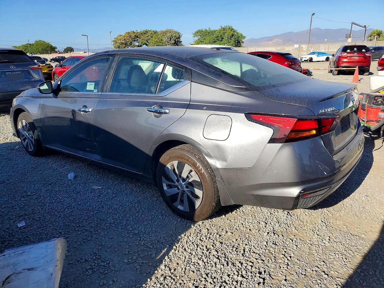 2020 Nissan Altima 2.5 S - zdjęcie 2