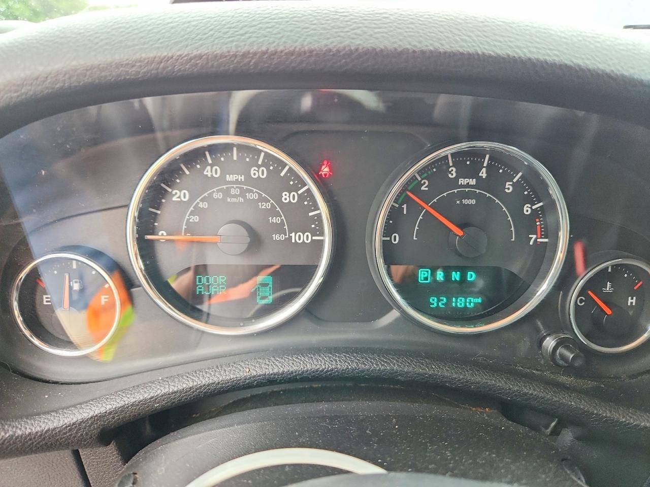 2016 Jeep Wrangler Unlimited Sahara - zdjęcie 9