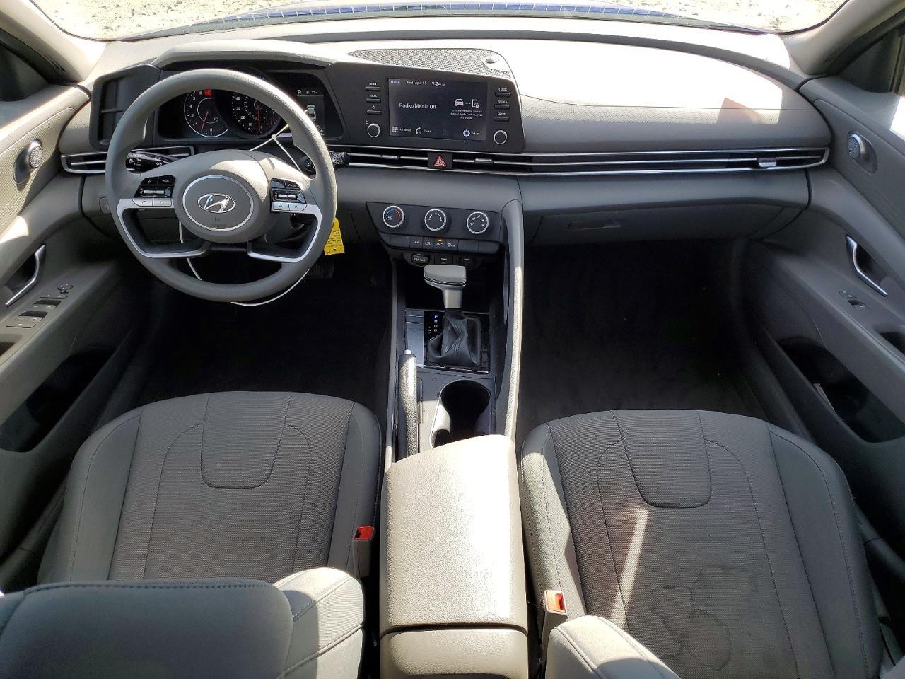 2023 Hyundai Elantra Se - zdjęcie 8