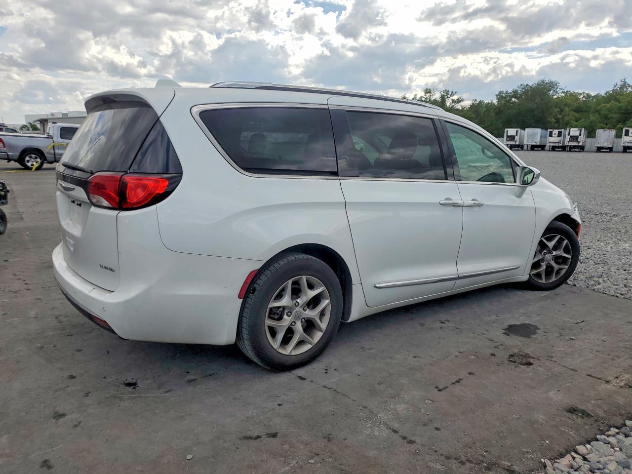 2020 Chrysler Pacifica Limited - zdjęcie 3