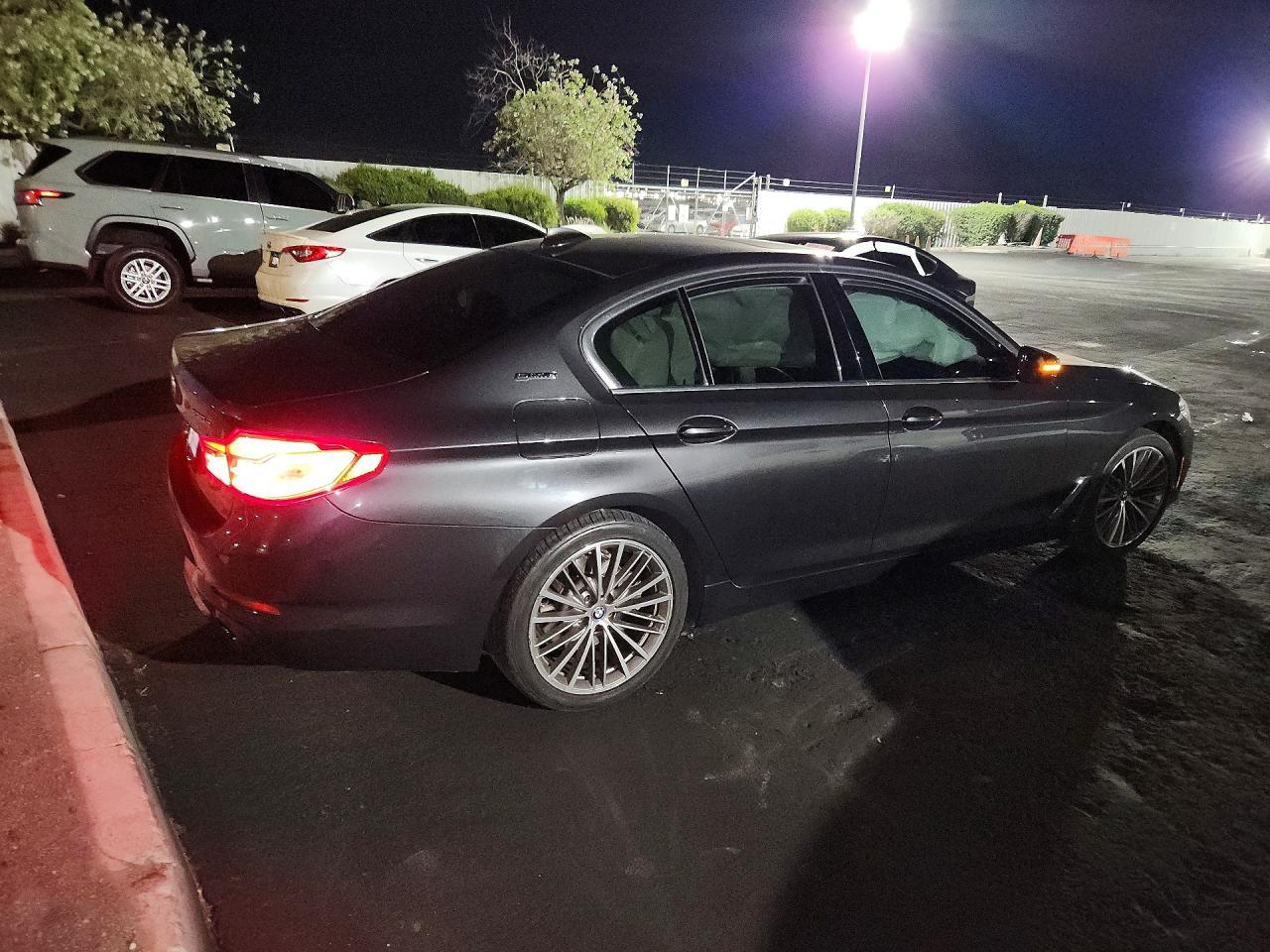 2019 BMW 530E - zdjęcie 3