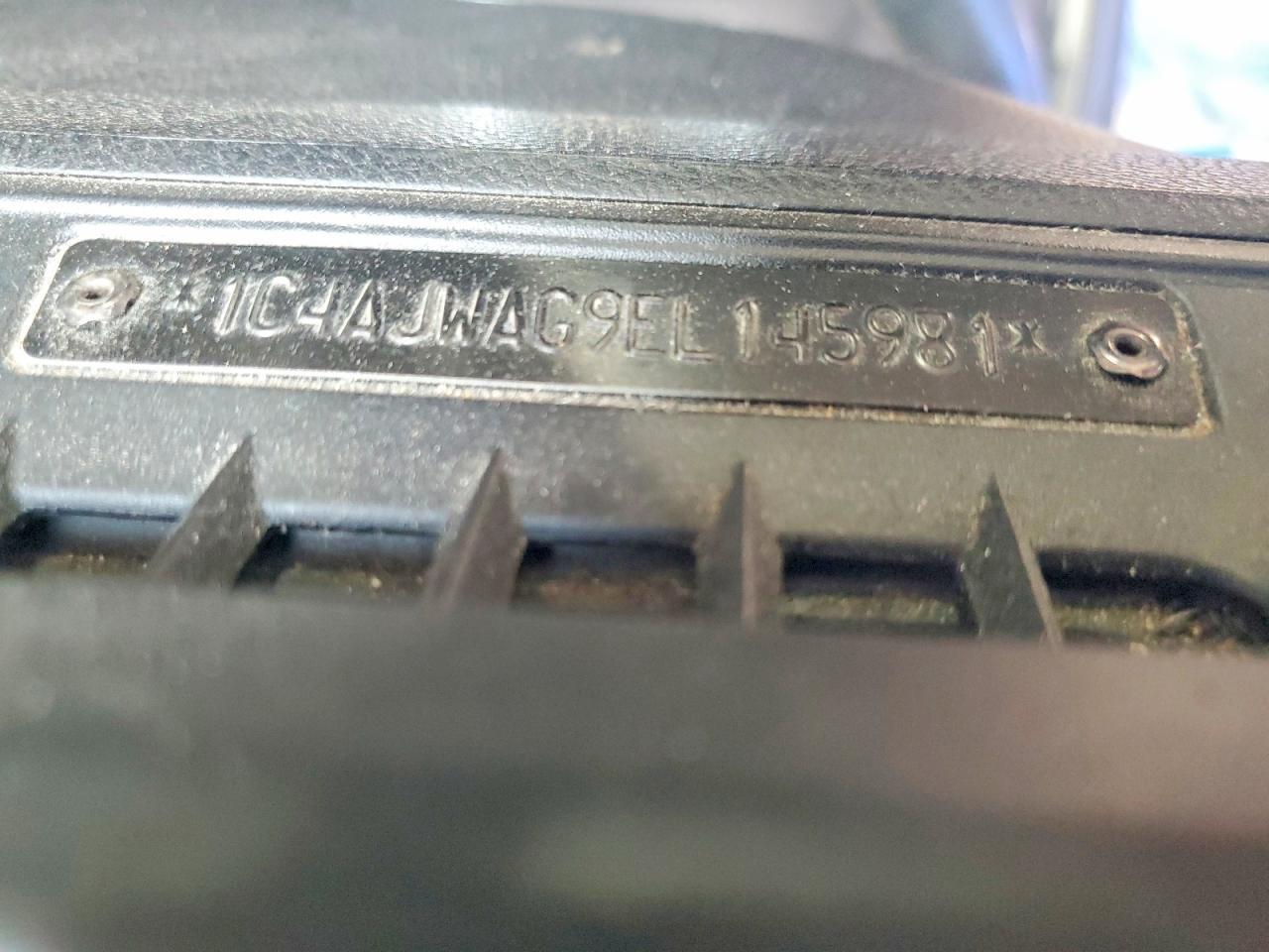 2014 Jeep Wrangler Sport - zdjęcie 12