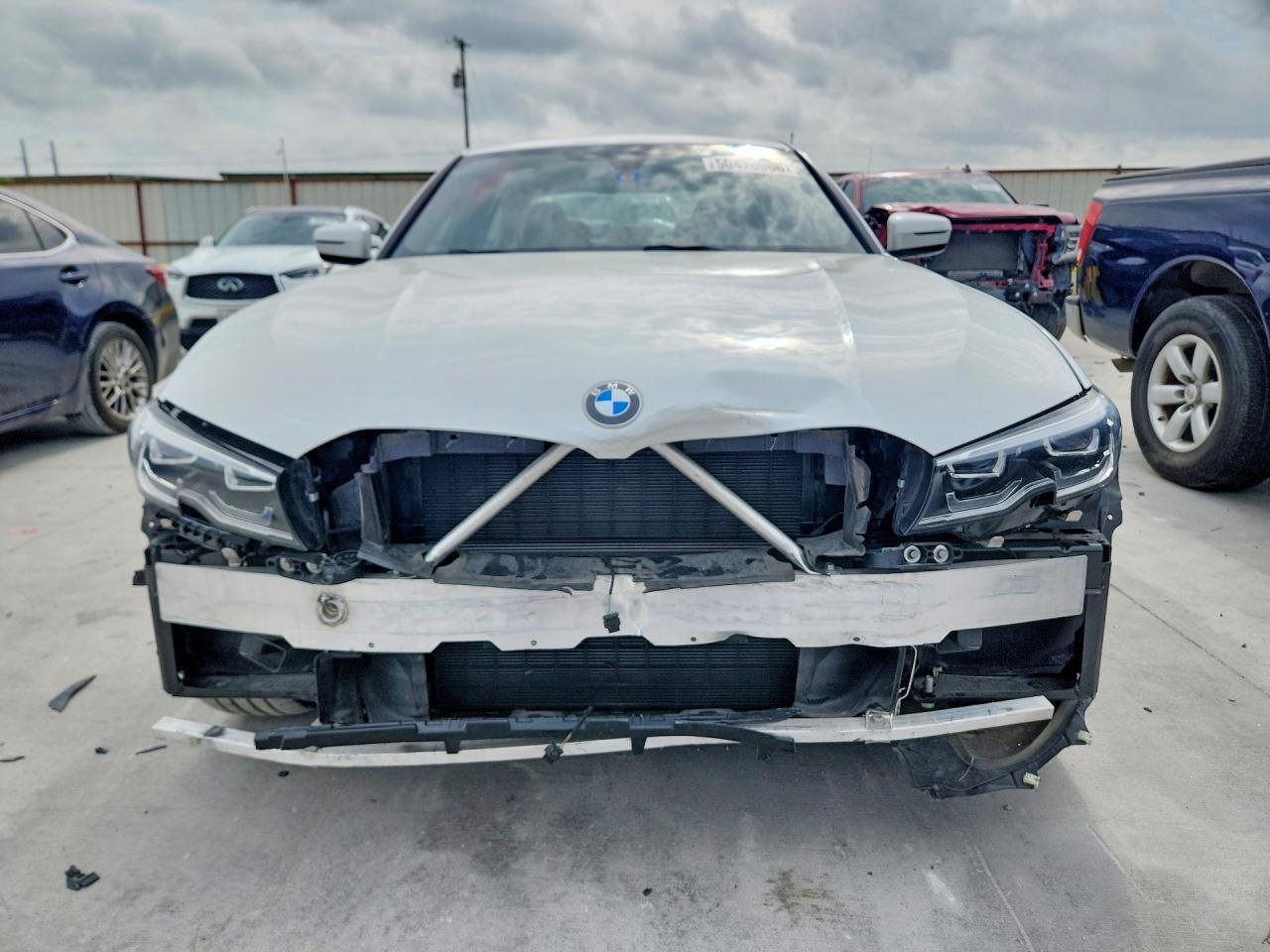 2022 BMW 330I - zdjęcie 5