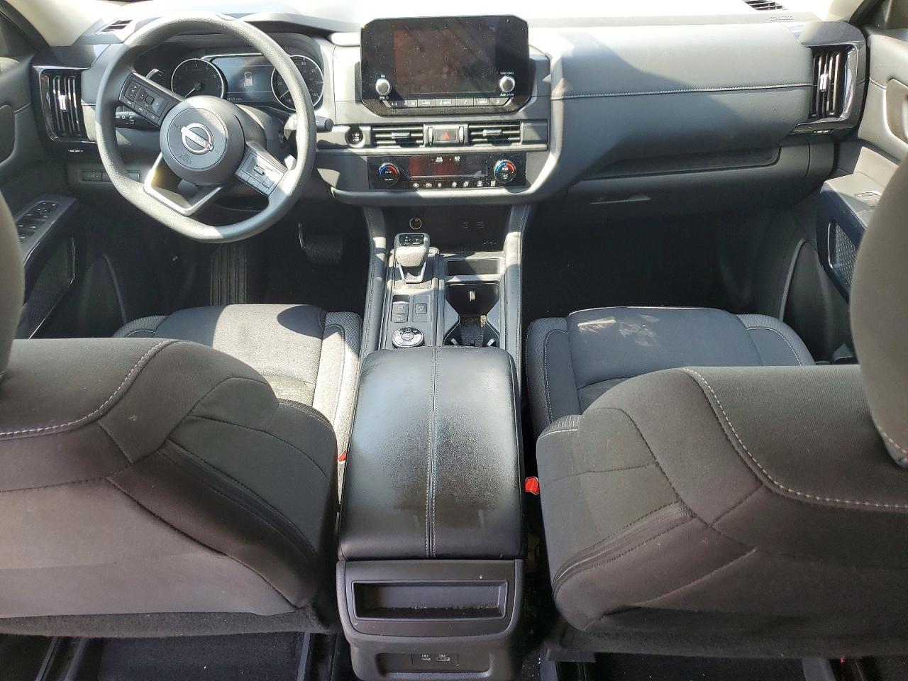 2025 Nissan Pathfinder S - zdjęcie 8