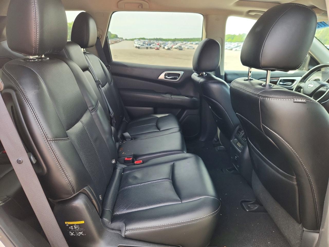 2015 Nissan Pathfinder Platinum - zdjęcie 11