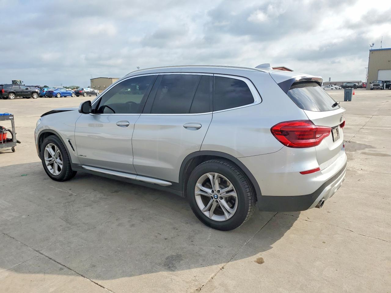2018 BMW X3 xDrive30I - zdjęcie 2