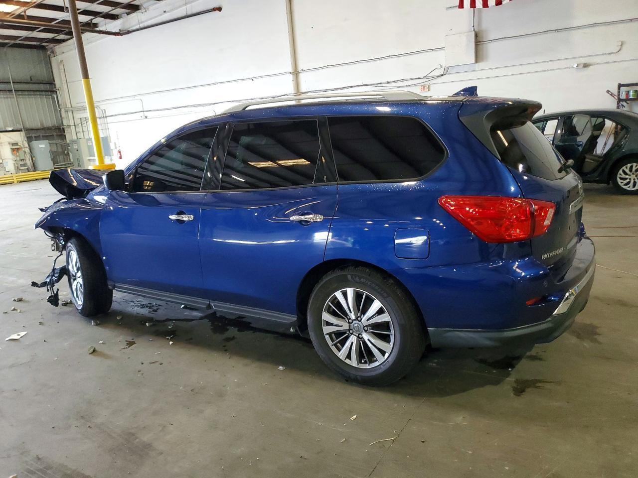 2020 Nissan Pathfinder Sv - zdjęcie 2