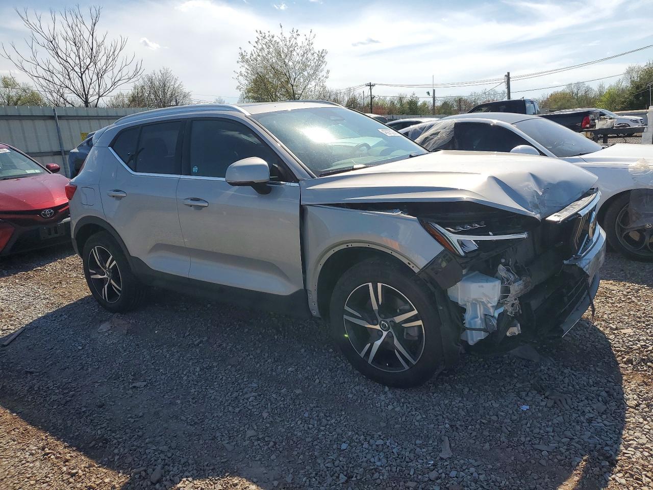 2025 Volvo Xc40 Core - zdjęcie 4