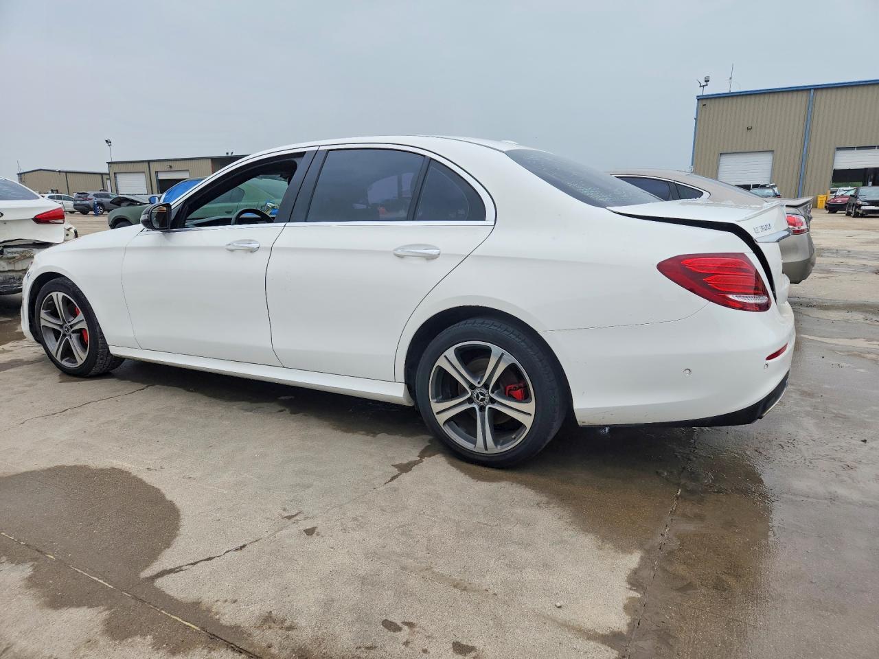 2017 Mercedes-Benz E 300 - zdjęcie 2