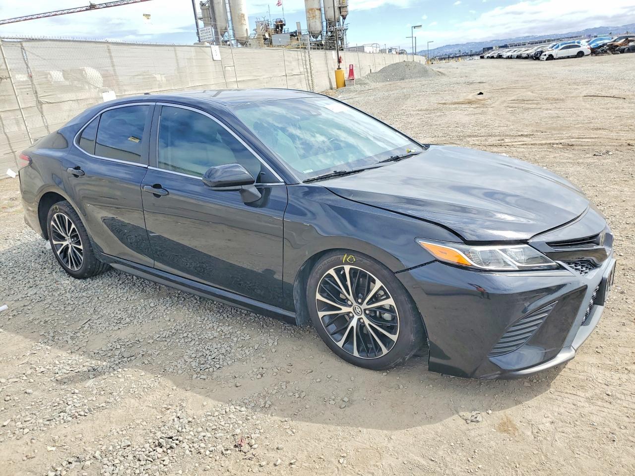 2019 Toyota Camry Se - zdjęcie 4