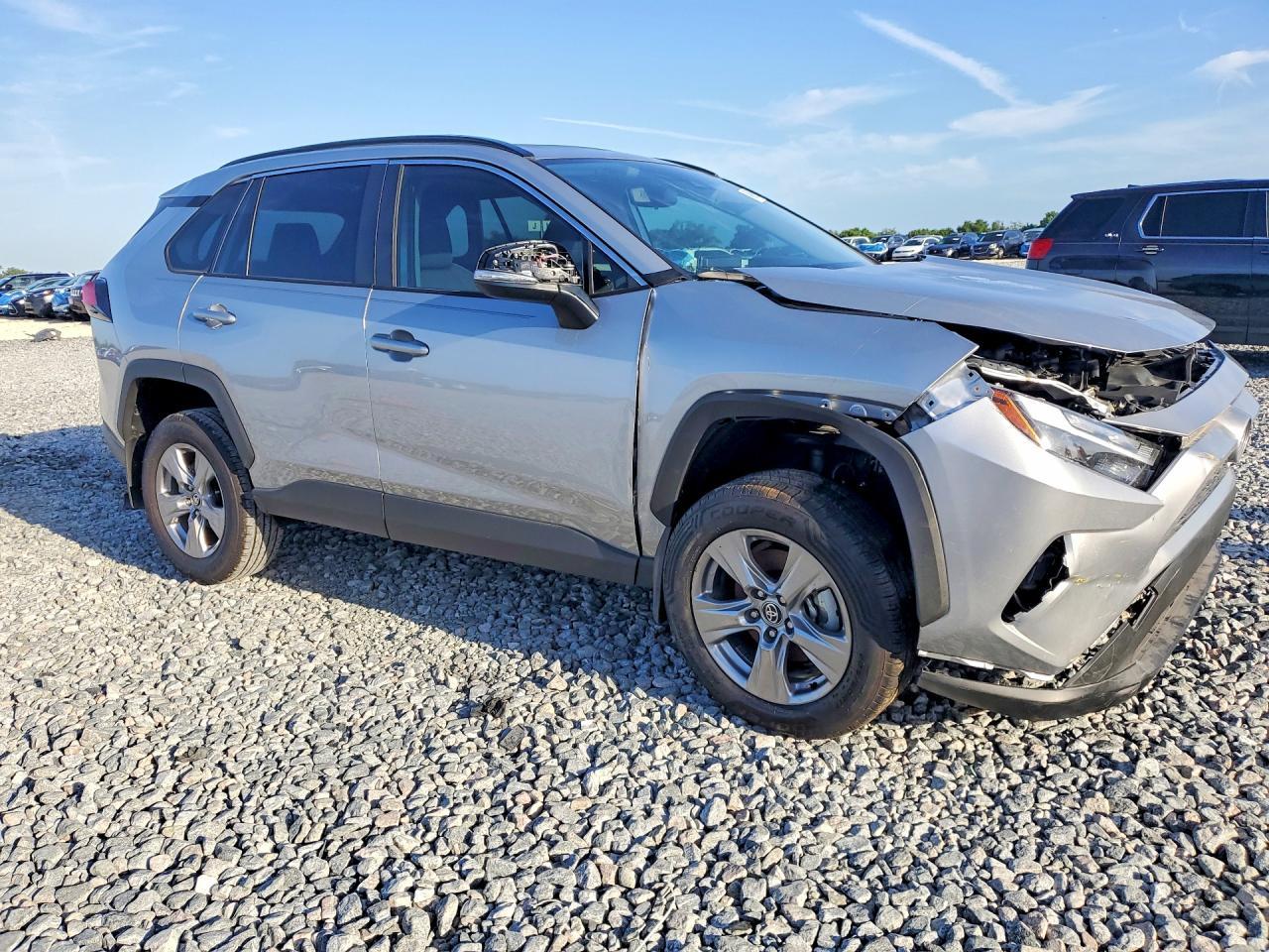 2025 Toyota Rav4 Xle - zdjęcie 4