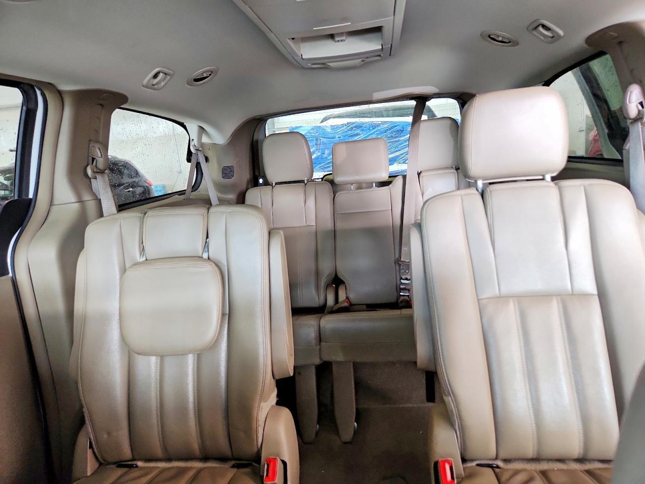 2014 Chrysler Town & Country Touring - zdjęcie 10