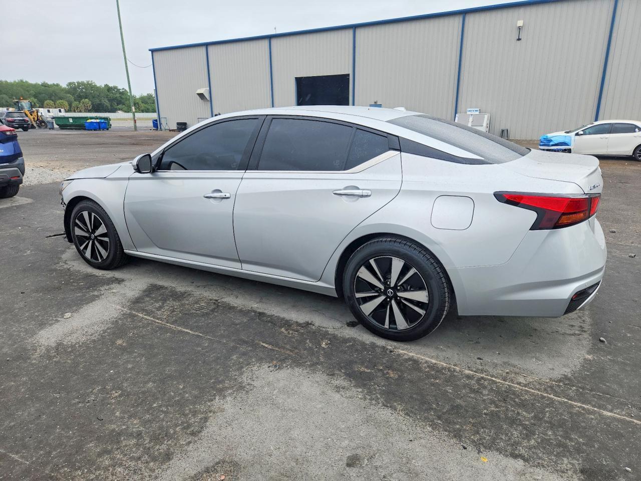 2020 Nissan Altima Sl - zdjęcie 2